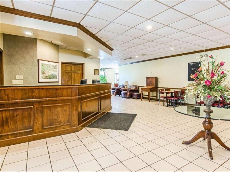 Norton Econo Lodge Inn & Suites מראה חיצוני תמונה