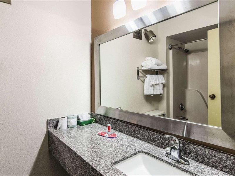 Norton Econo Lodge Inn & Suites מראה חיצוני תמונה