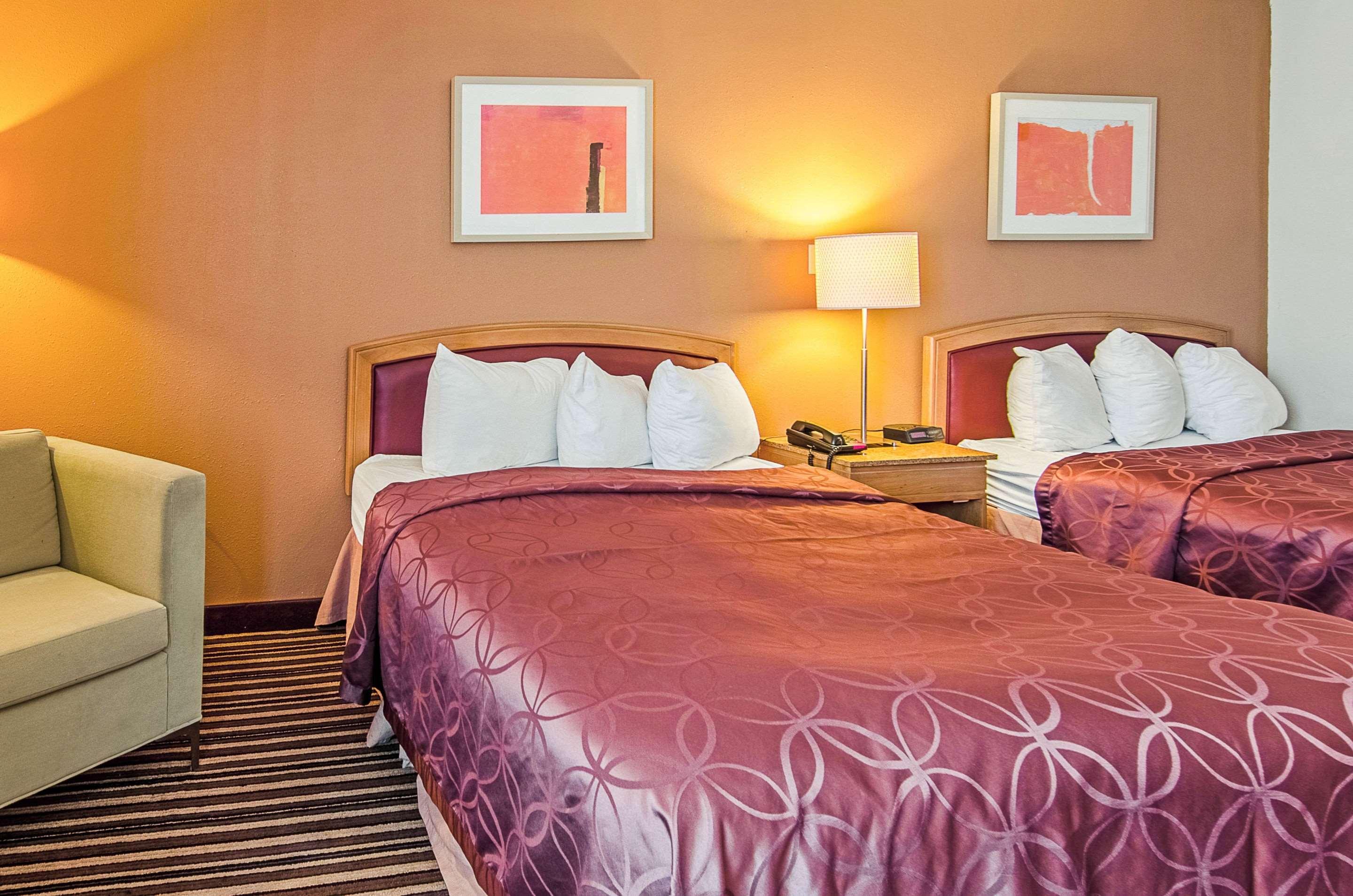 Norton Econo Lodge Inn & Suites מראה חיצוני תמונה