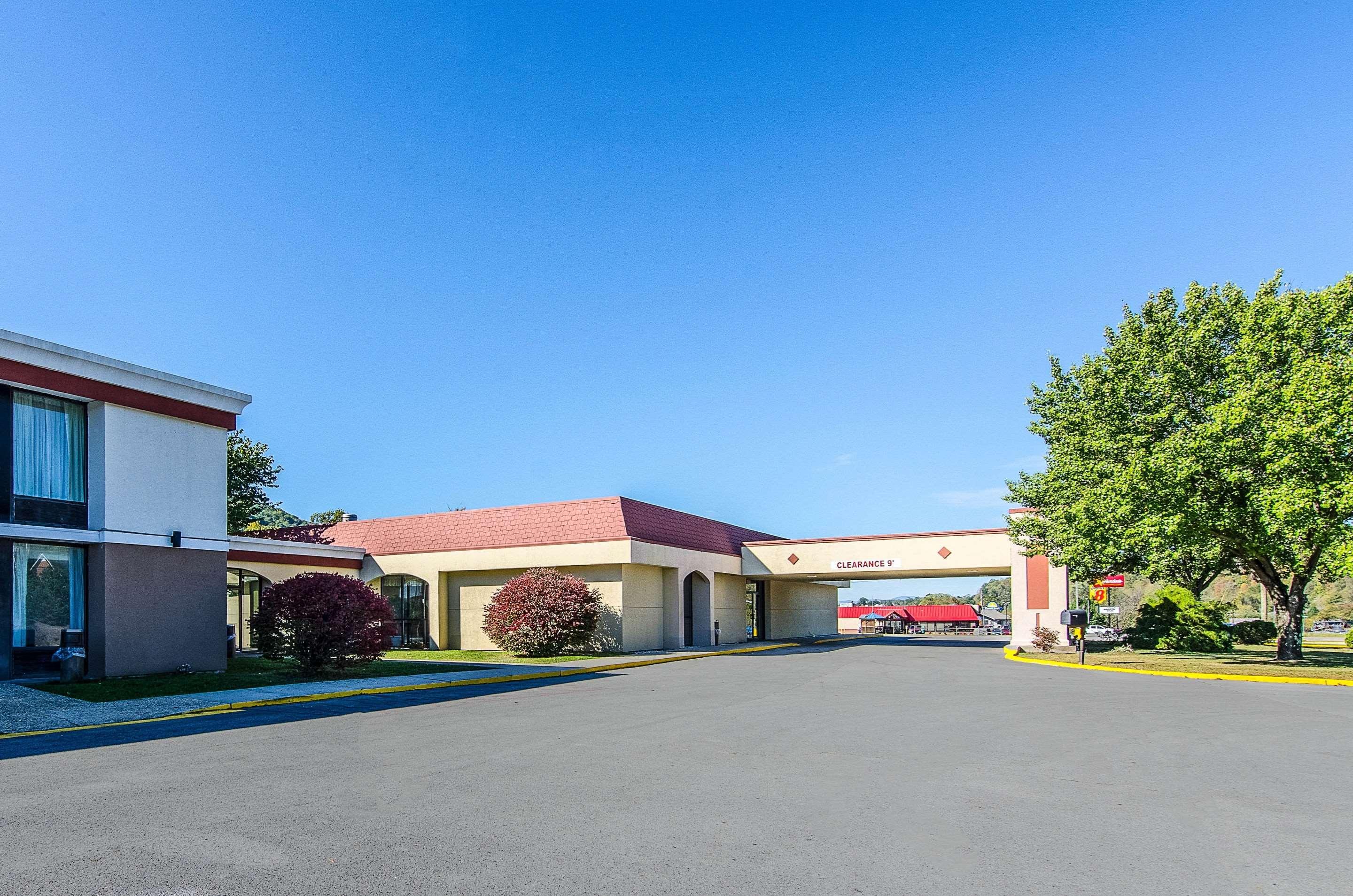 Norton Econo Lodge Inn & Suites מראה חיצוני תמונה