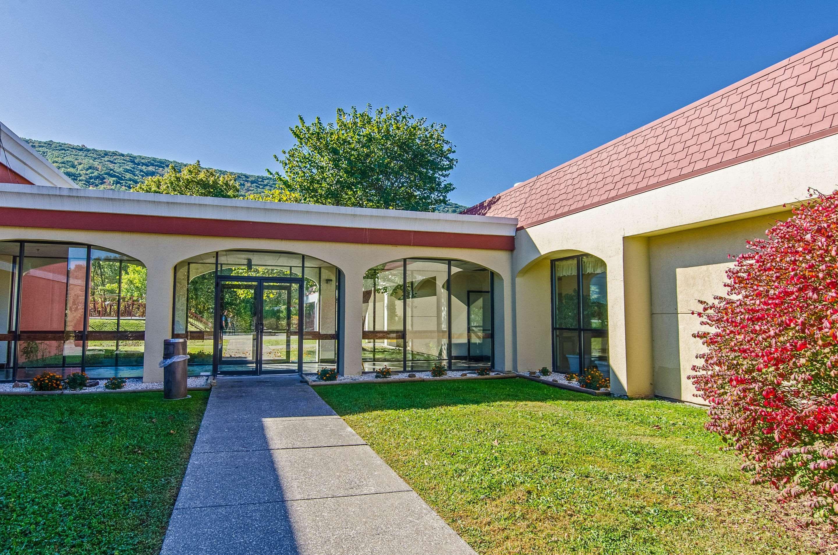 Norton Econo Lodge Inn & Suites מראה חיצוני תמונה