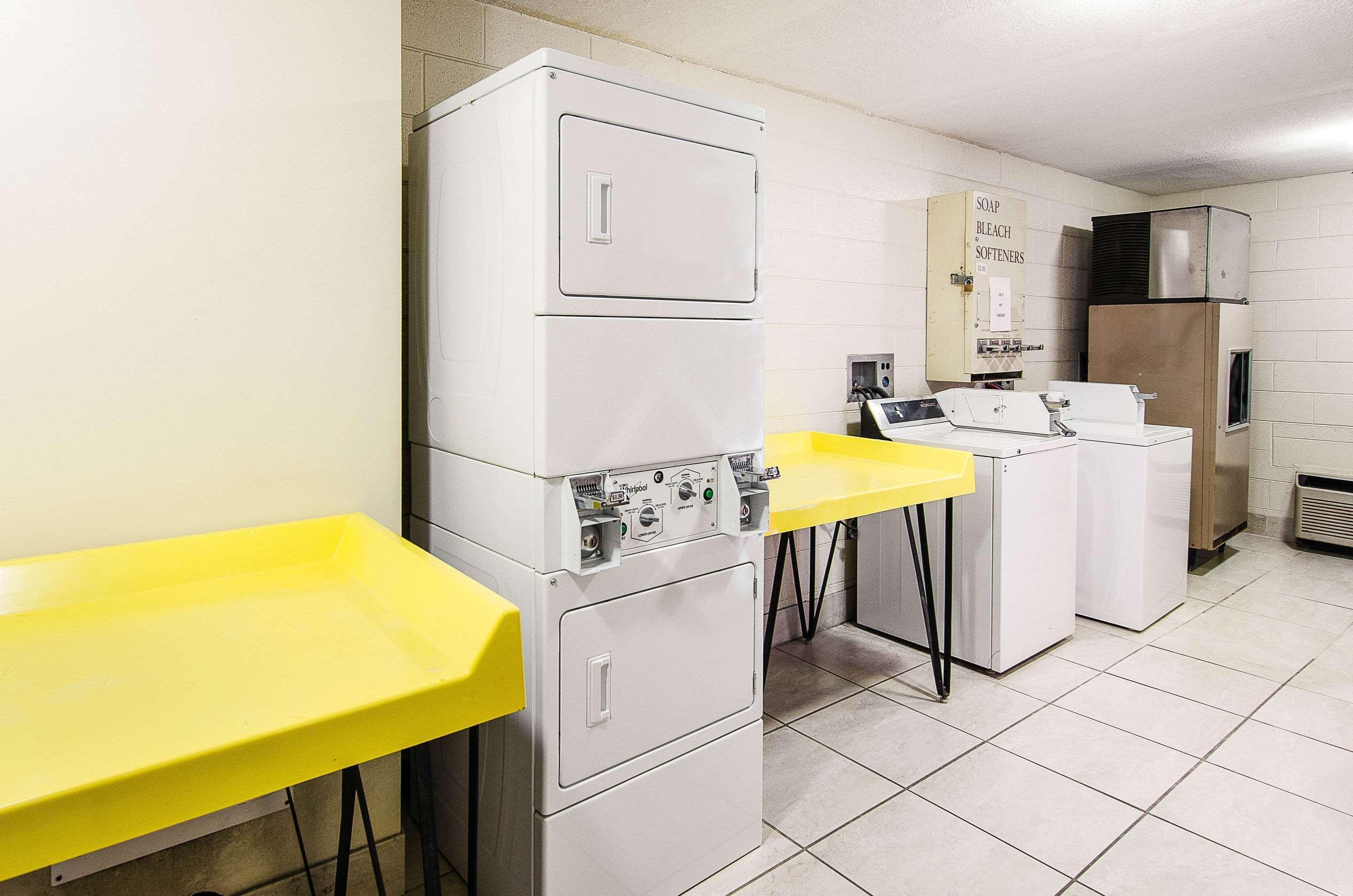 Norton Econo Lodge Inn & Suites מראה חיצוני תמונה