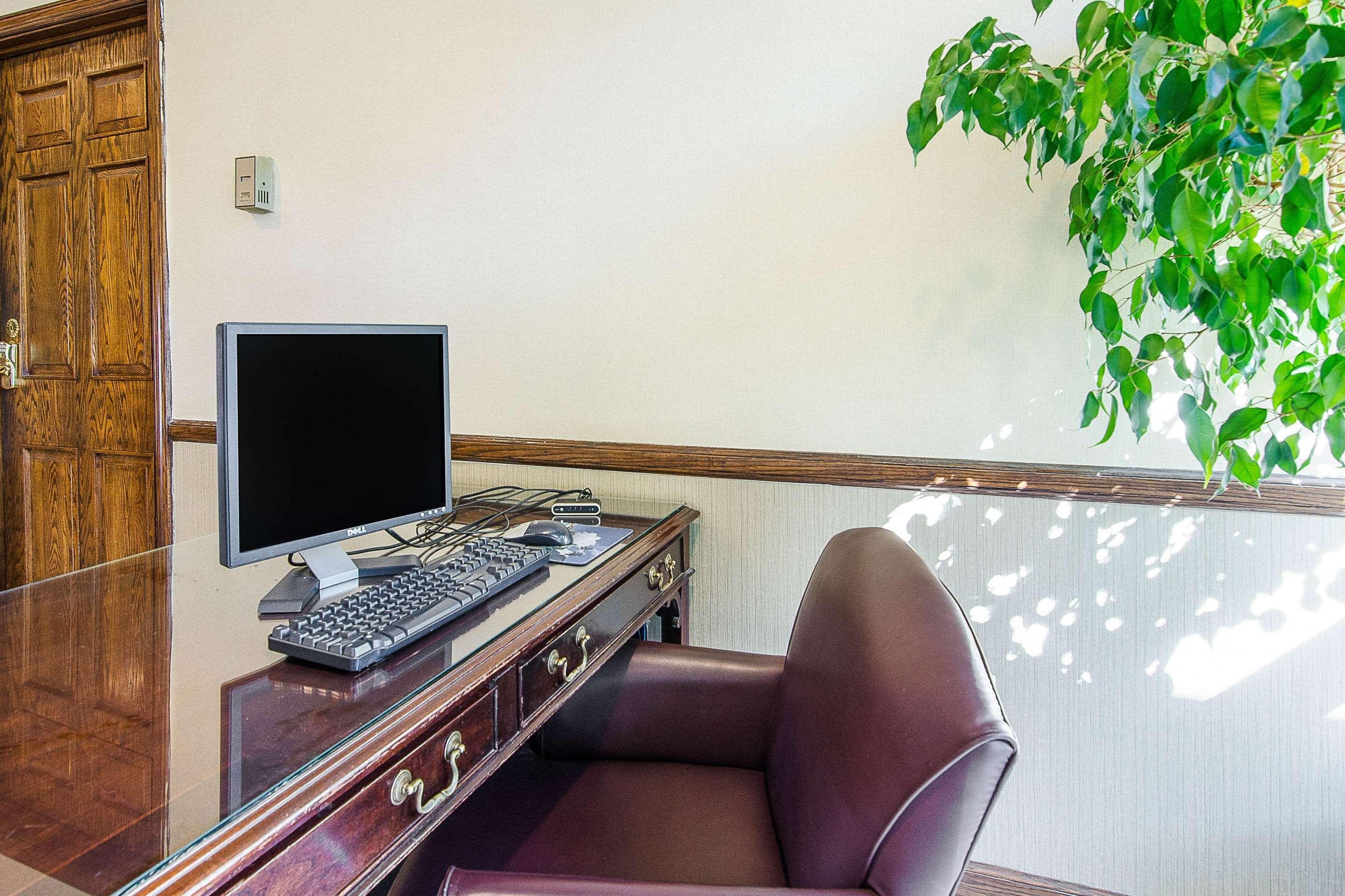 Norton Econo Lodge Inn & Suites מראה חיצוני תמונה