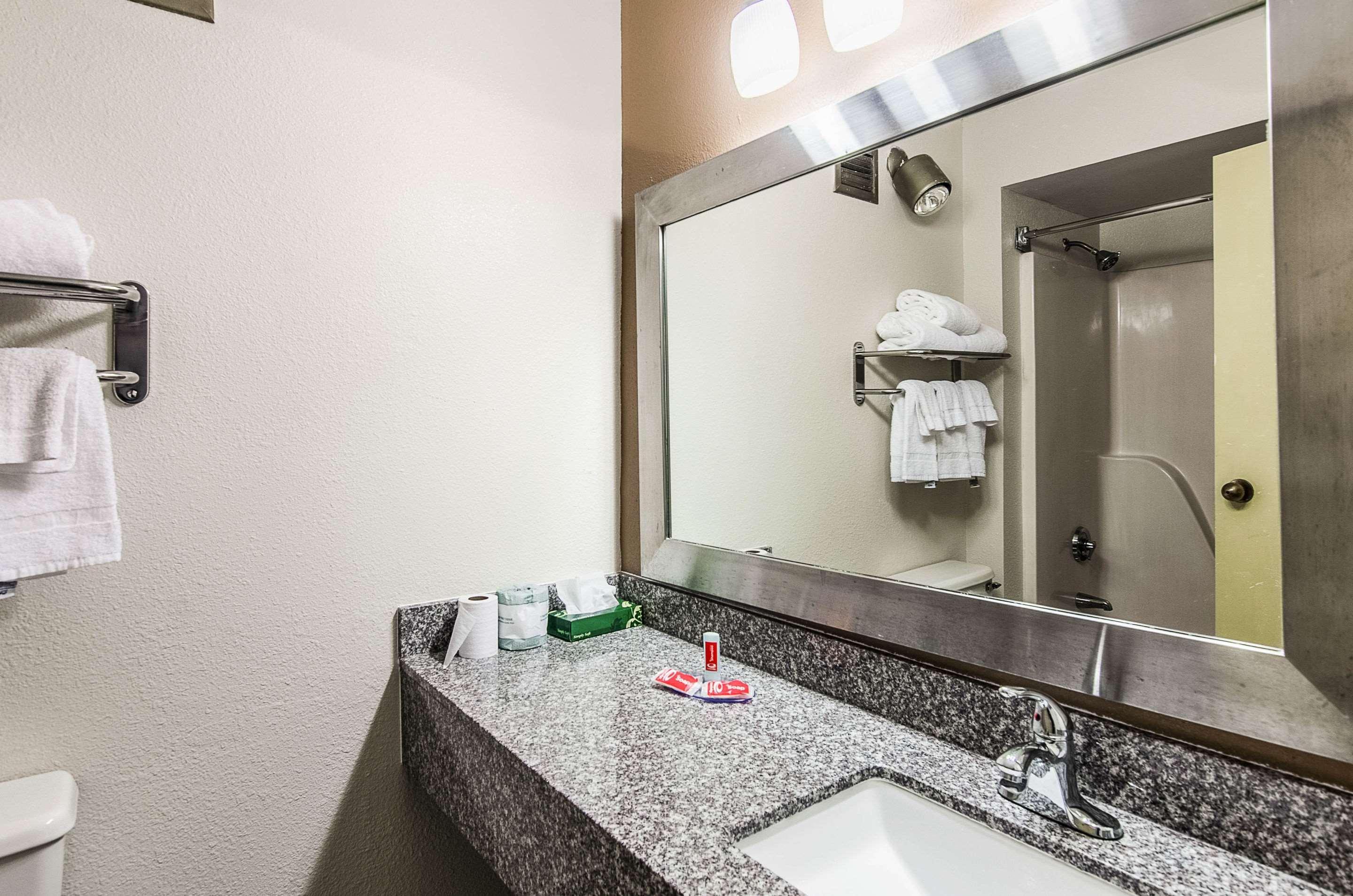 Norton Econo Lodge Inn & Suites מראה חיצוני תמונה