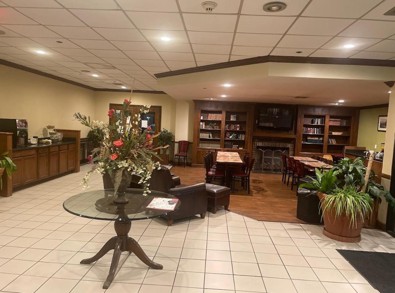 Norton Econo Lodge Inn & Suites מראה חיצוני תמונה
