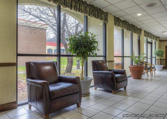 Norton Econo Lodge Inn & Suites מראה חיצוני תמונה