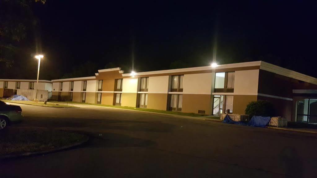 Norton Econo Lodge Inn & Suites מראה חיצוני תמונה
