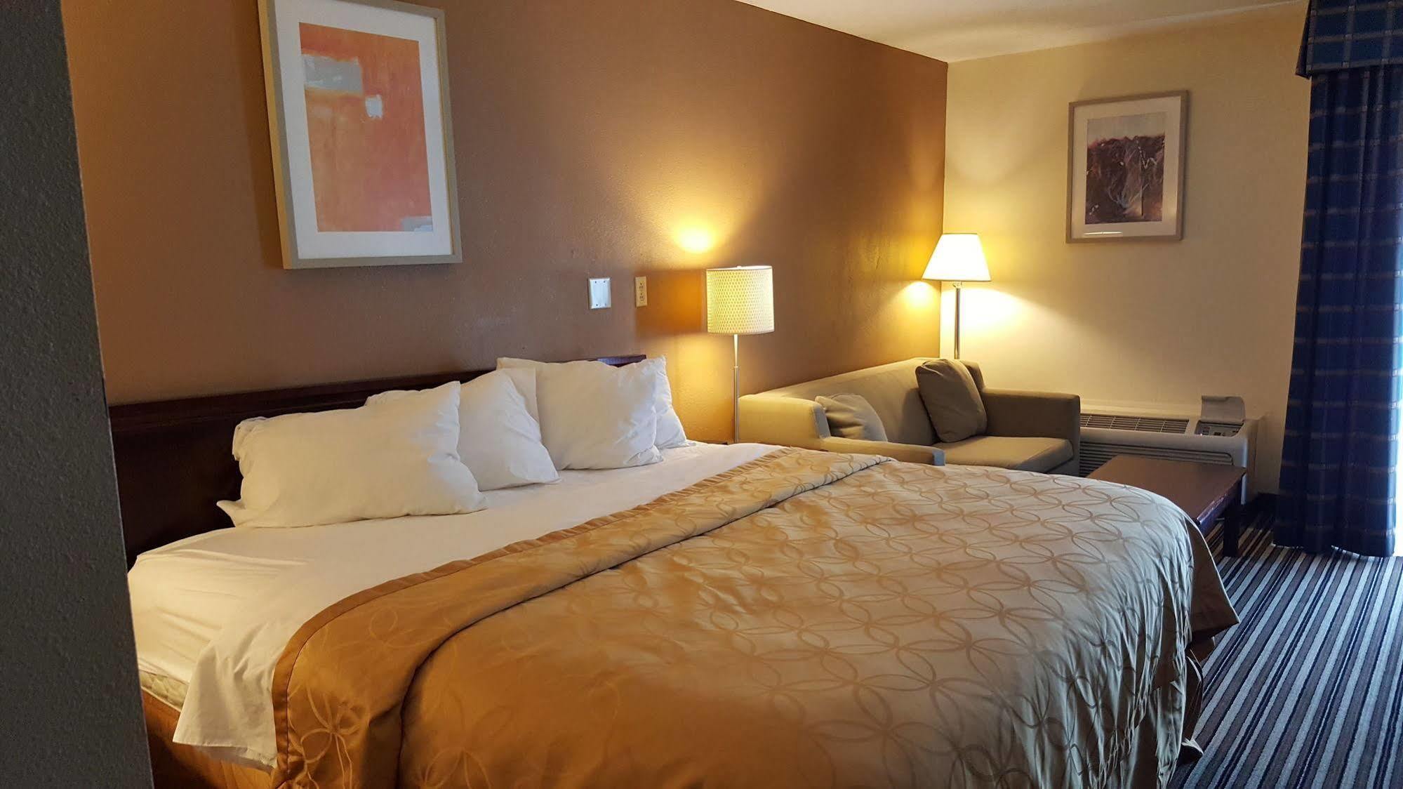 Norton Econo Lodge Inn & Suites מראה חיצוני תמונה