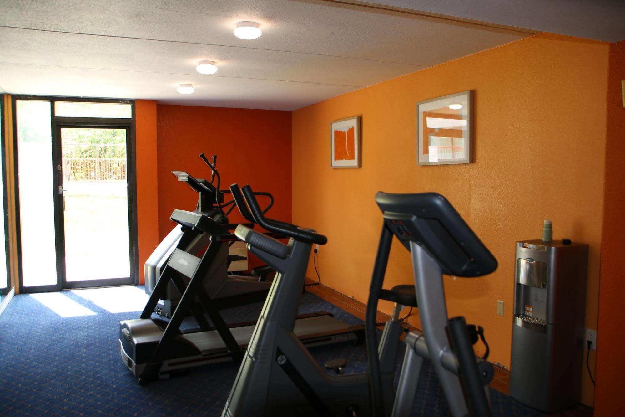 Norton Econo Lodge Inn & Suites מראה חיצוני תמונה