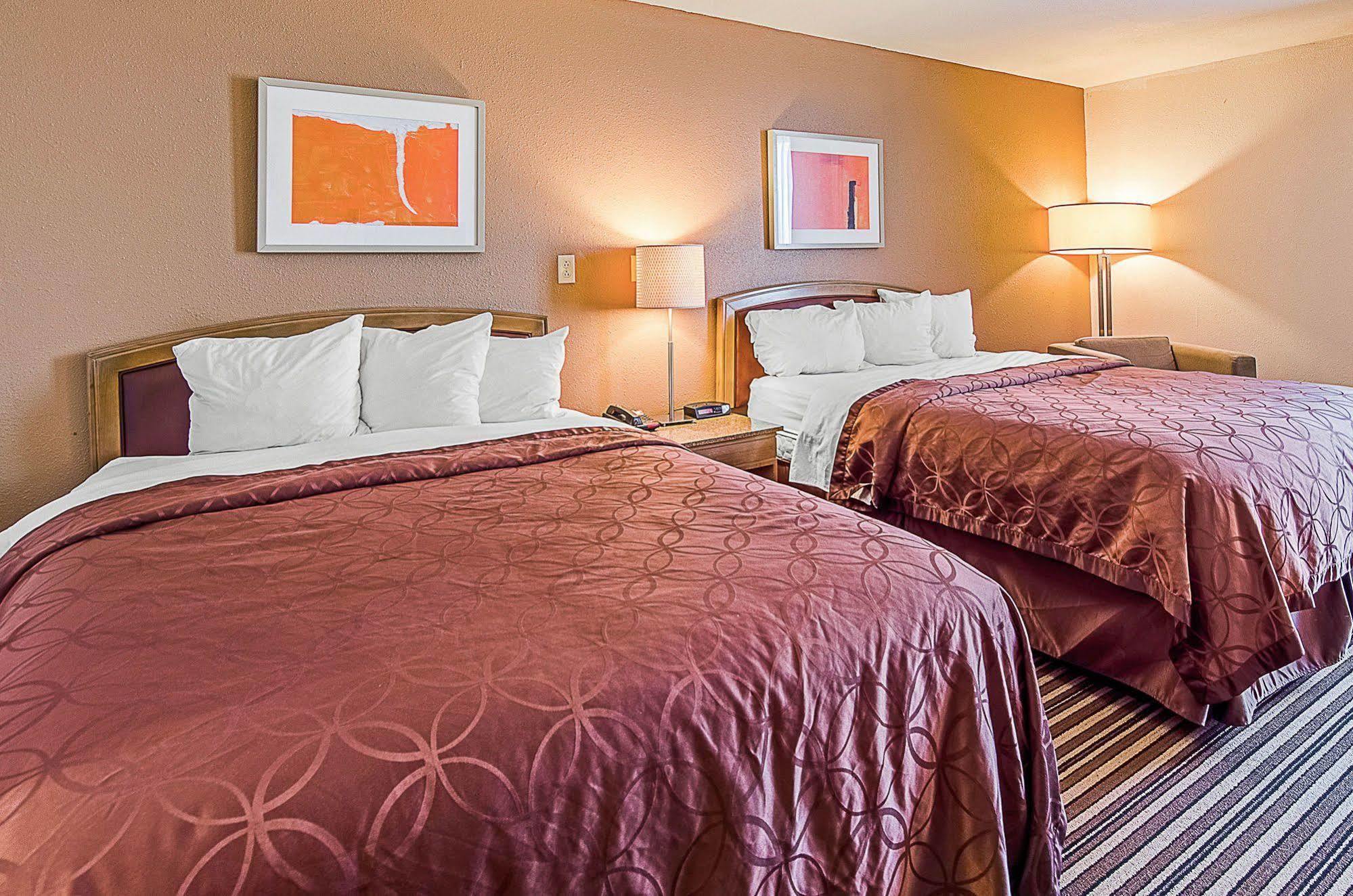 Norton Econo Lodge Inn & Suites מראה חיצוני תמונה